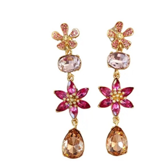 Oscar de la Renta
Crystal Flower Earrings - Picture 1 of 6